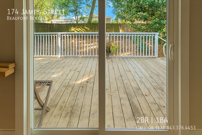 Building Photo - 174 James St