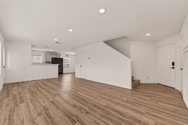 Building Photo - 1307 Vincente Ct