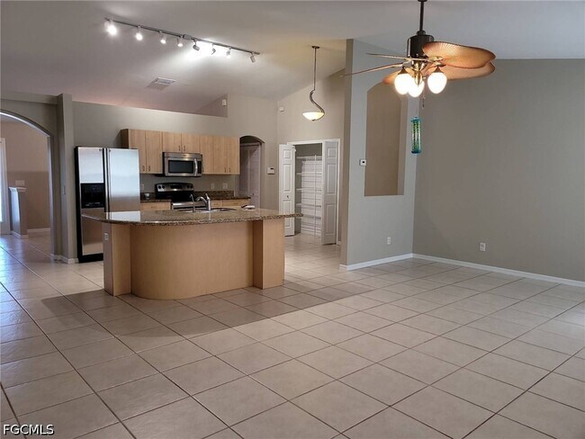 Building Photo - 1702 NE 33rd St