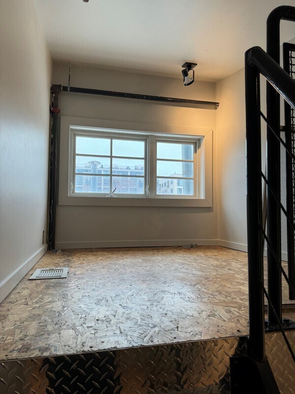 Building Photo - 346 Pierpont Ave