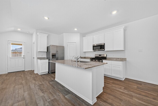 Building Photo - 3030 Lake Crest Dr