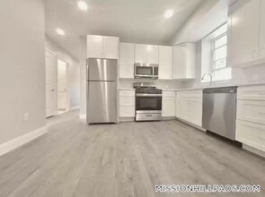 Building Photo - 334 Warren St