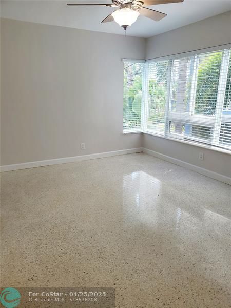 Building Photo - 711 Bayshore Dr