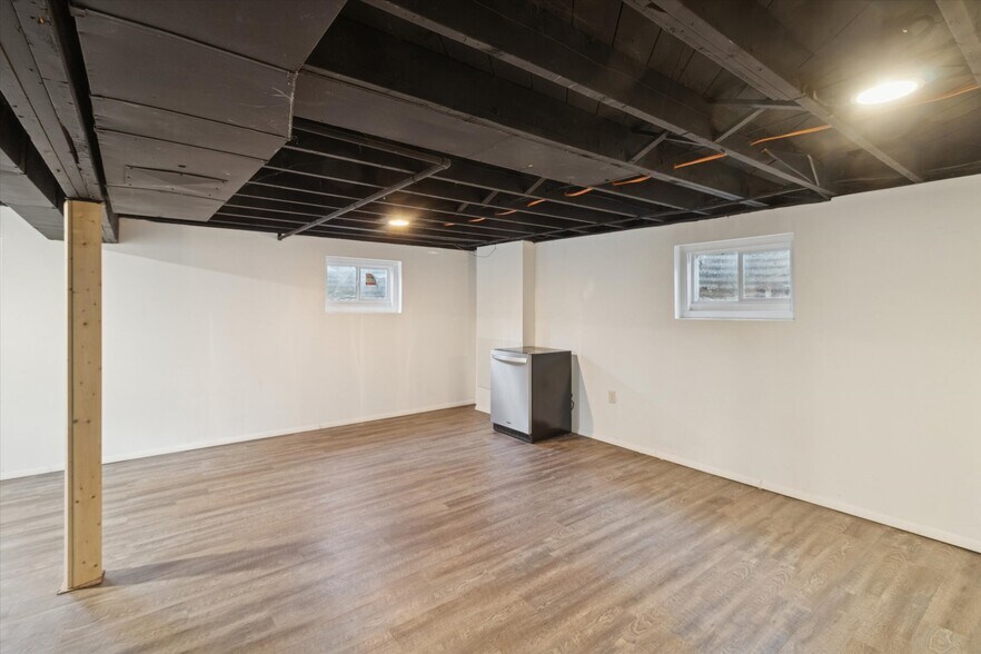 Building Photo - 671 W Clark Rd