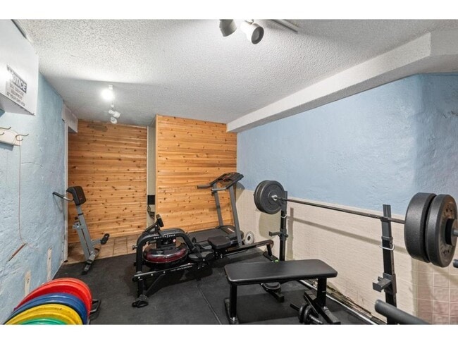 Building Photo - 609 S 9th St