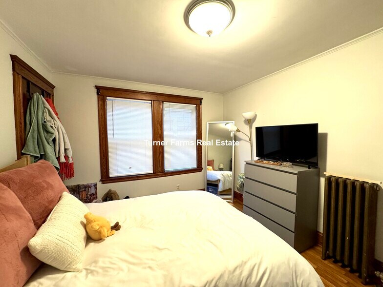 Building Photo - 202 Calumet St