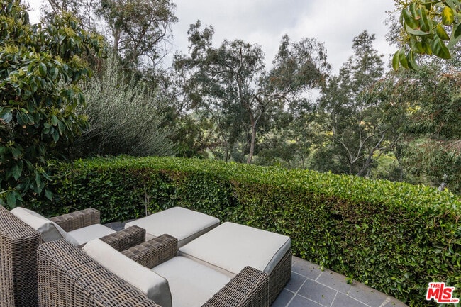 Building Photo - 3035 Lake Glen Dr