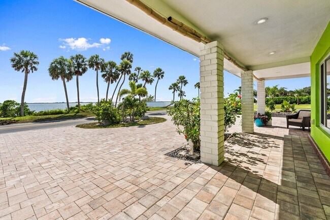 Building Photo - 5203 S Indian River Dr