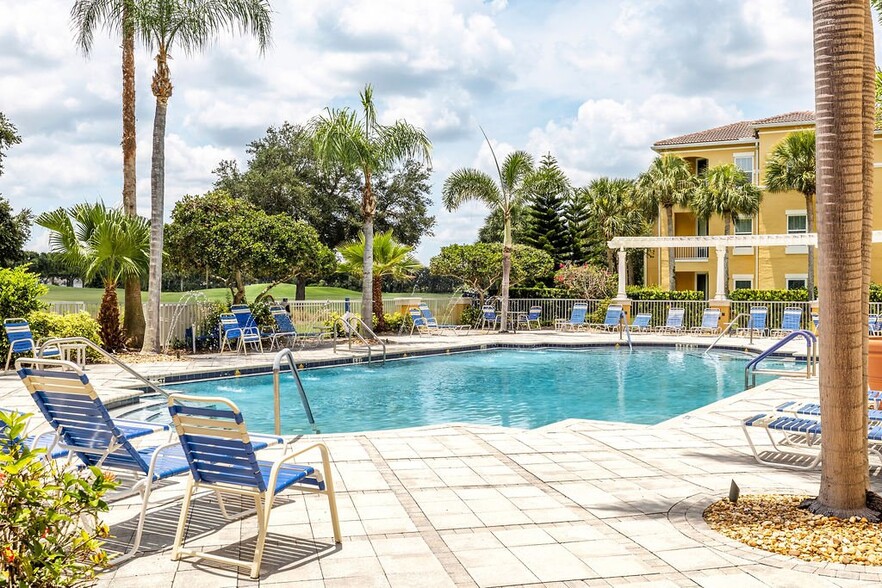 Building Photo - 5060 Fairways Cir