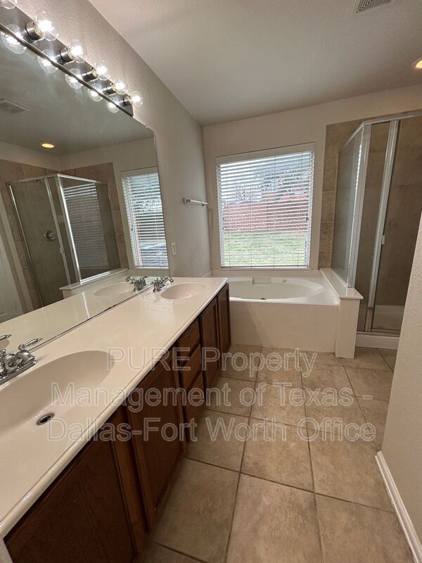 Building Photo - 625 Spanish Oak Ct