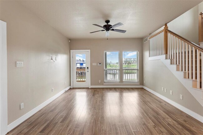 Building Photo - 4525 Beacon Hill Dr
