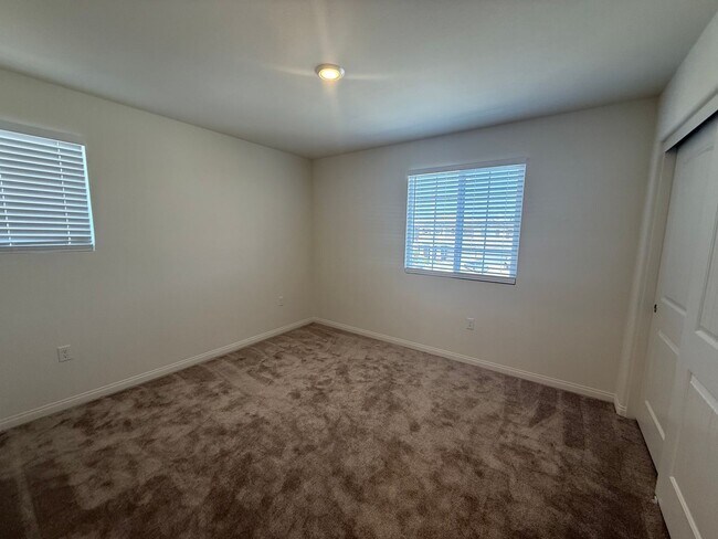 Building Photo - Victorville- New Richmond Home, 3 bedrooms...