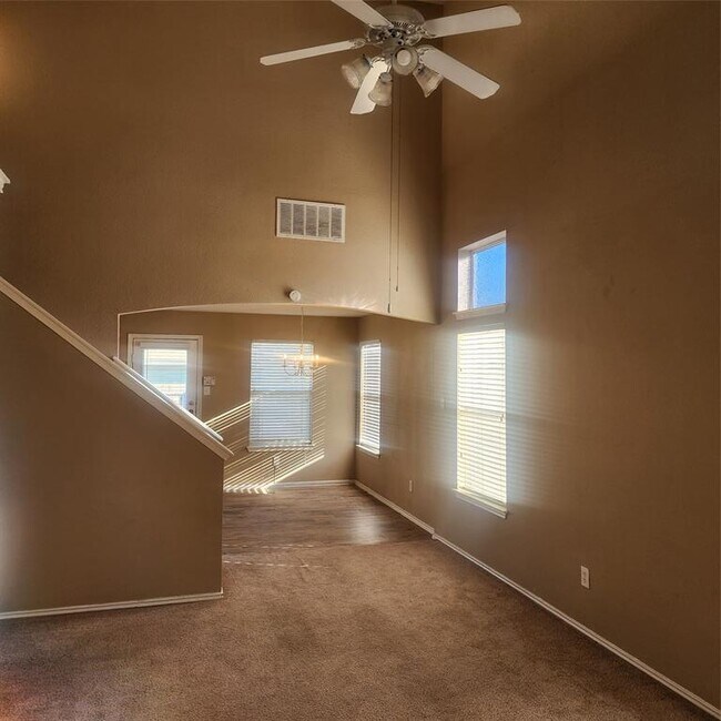 Building Photo - 2341 Bluffstone Dr