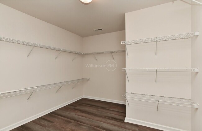 Building Photo - Sought-after 3BR/2.5BA Townhome in Desirab...