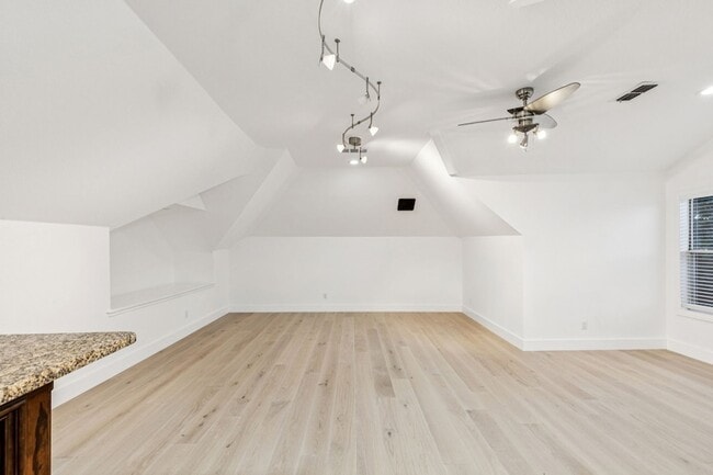 Building Photo - 7204 Pebble Hill Dr