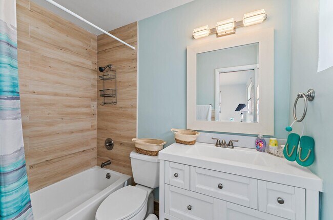 Building Photo - 9520 SE Point Terrace