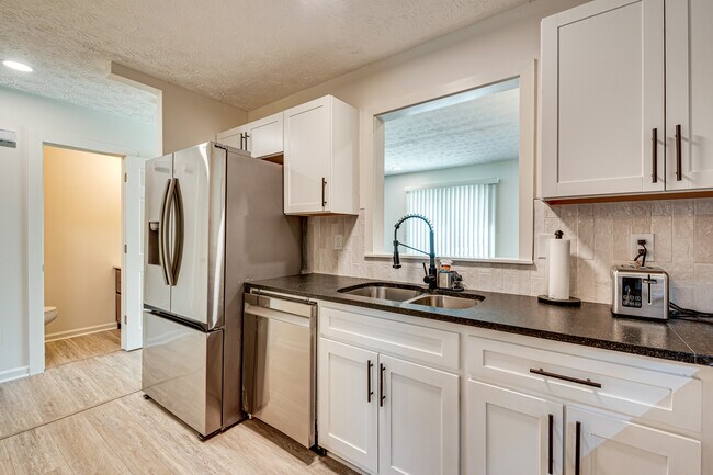 Building Photo - 2056 Sitser Ln
