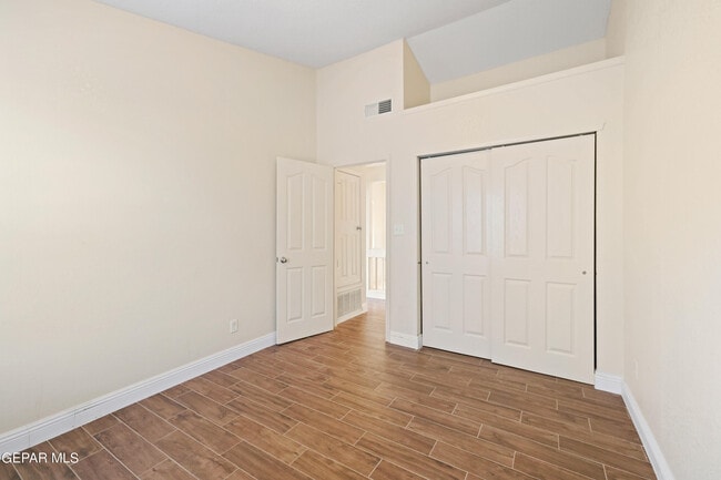 Building Photo - 11236 Northview Dr