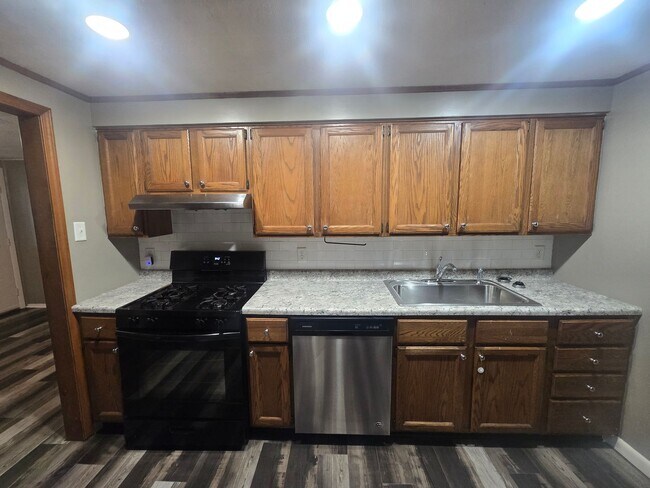 Building Photo - 3 Bedroom Home in Champaign!