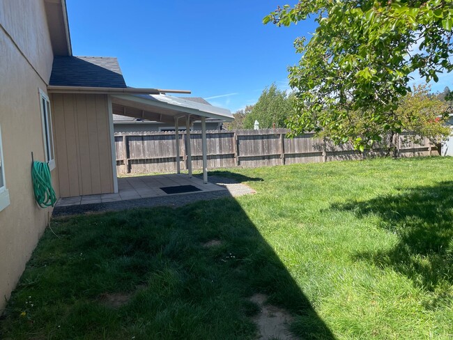 Building Photo - Beautiful and Spacious Pet-Friendly Home!