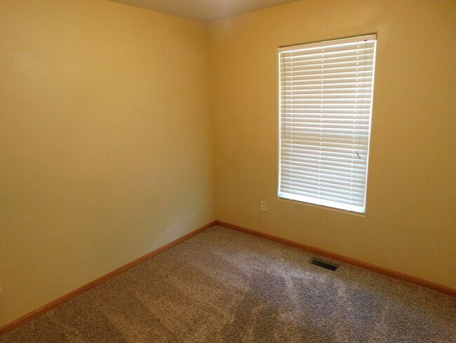 Building Photo - Freshly updated 3 Bedroom, 2 Bathroom Home...
