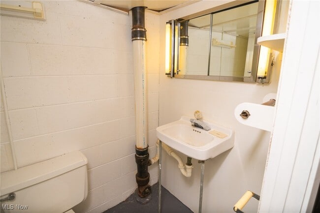 Building Photo - 134 Carroll Dr