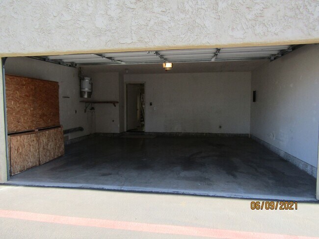 Building Photo - Centrally Located Large Two Story Condo wi...