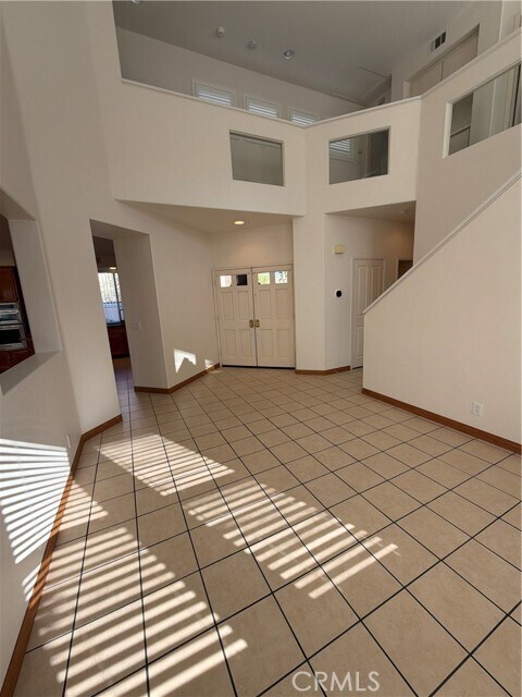 Building Photo - 17 Pastora