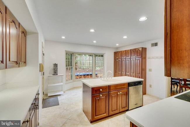 Building Photo - 1427 Laurel Hill Rd