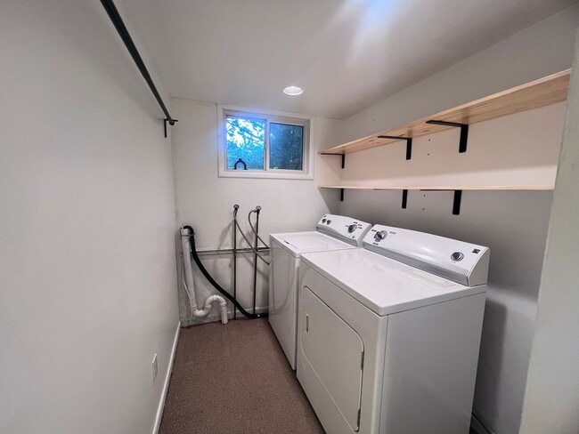 Building Photo - Adorable 2 bedroom home in the Silver Lake...