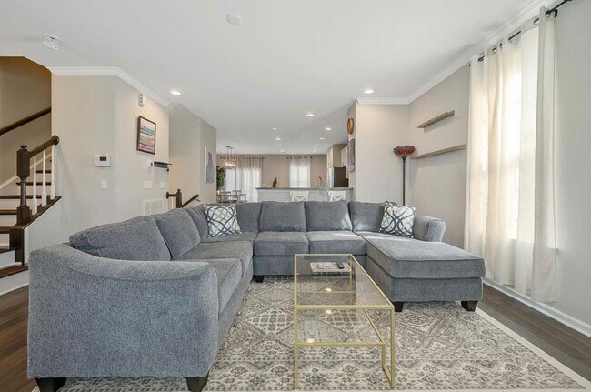 Building Photo - 337 Roche Dr