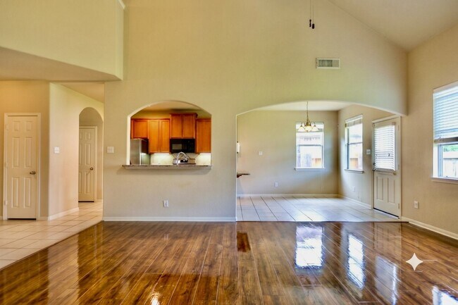 Building Photo - 5102 Heatherdawn Ct