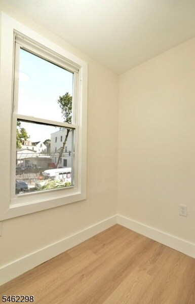Building Photo - 470 14th Ave
