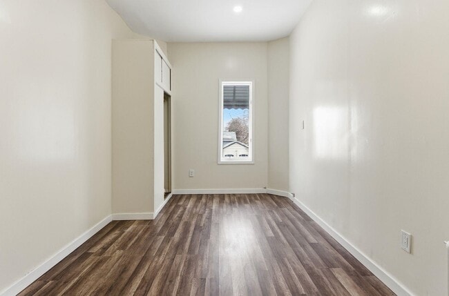 Building Photo - 176 Thorne St