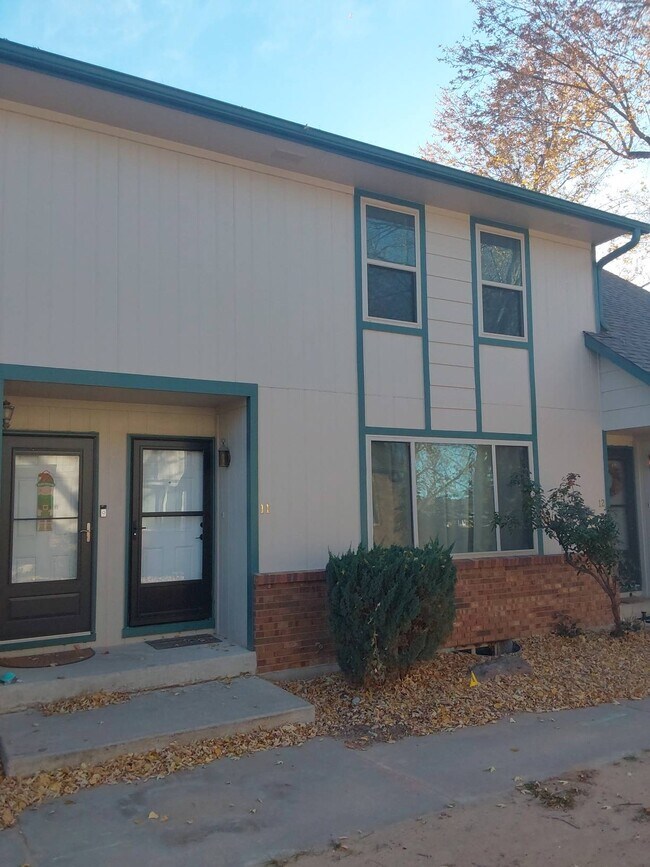 Primary Photo - 909 44th Ave Ct