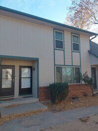 Building Photo - 909 44th Ave Ct