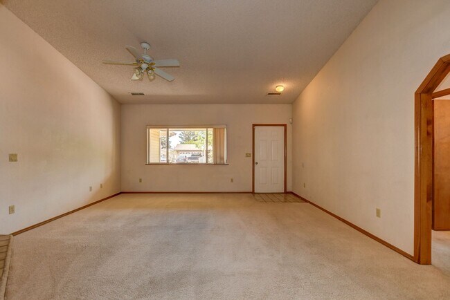 Building Photo - Nice three bedroom two bath home in PV!