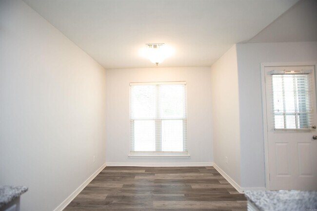 Building Photo - 104 Cotton Ln