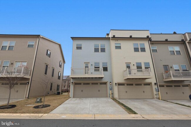 Building Photo - 18091 Red Cedar Rd