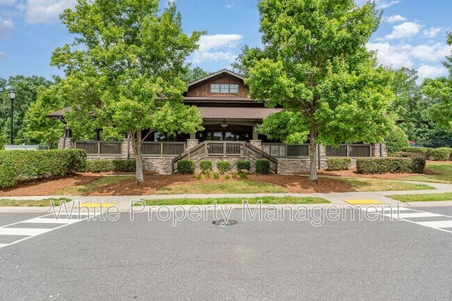 Building Photo - 209 Forsythia Ln