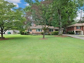 Building Photo - 1870 Briarlake Cir