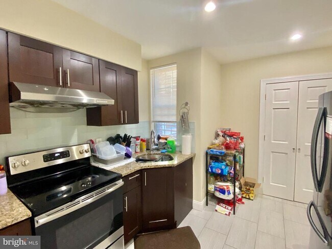 Primary Photo - 2221 N Park Ave