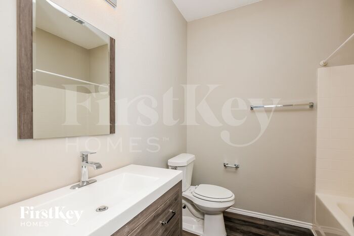 Building Photo - 711 Jennie Marie Cir