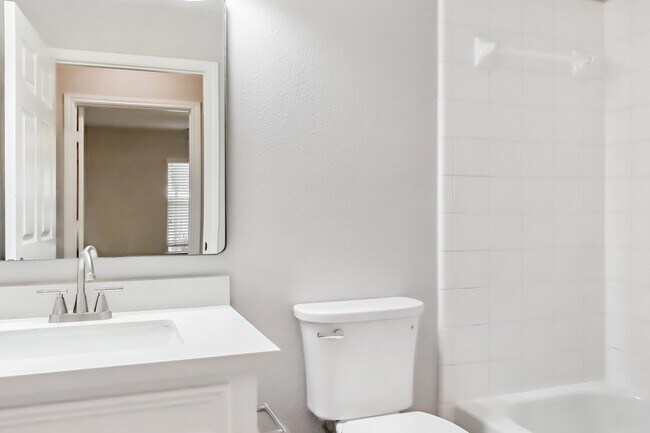 Building Photo - 1401 Paige St