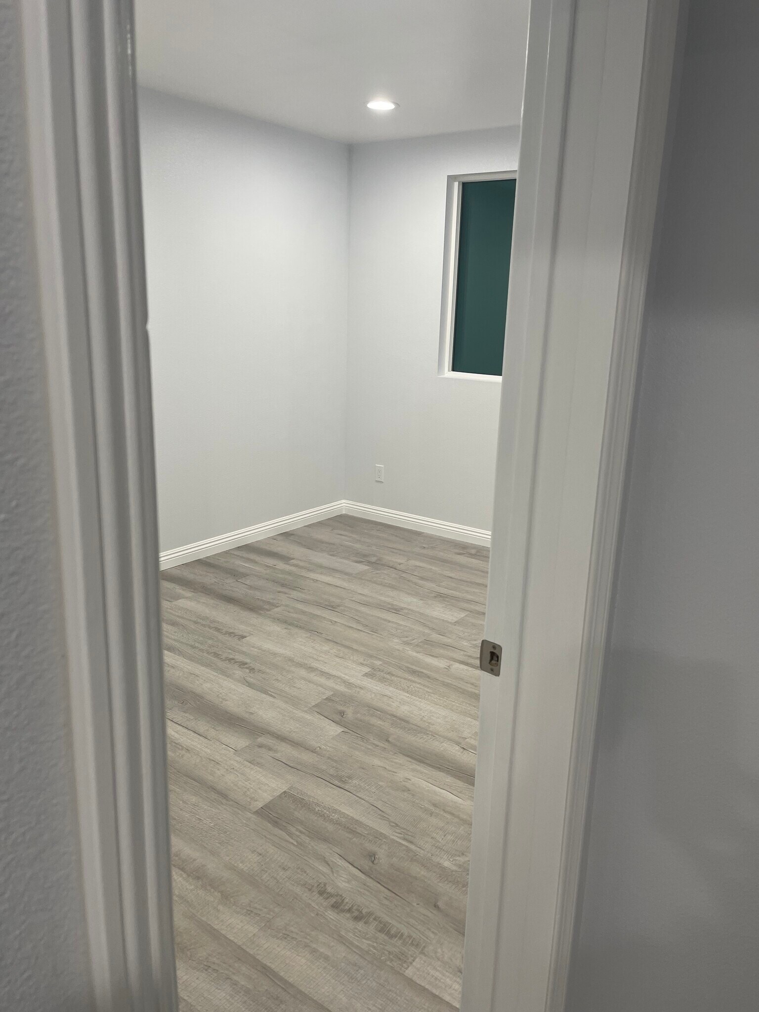 Looking towards 2nd bedroom - 1363 Hudspeth St