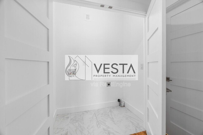 Building Photo - 510 Deaverview Rd