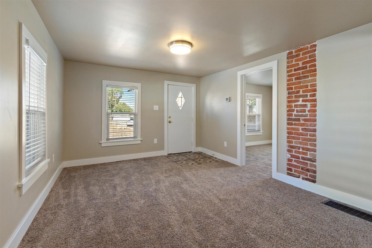 Living Room - 915 Irving St