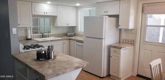 Building Photo - 4440 E Campbell Ave