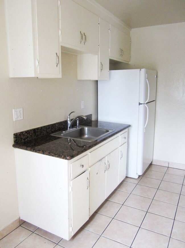 Building Photo - LEWIS 446/448