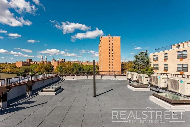 Building Photo - Spacious 3-Bedroom Apartment with Modern Finishes in Prime Bushwick